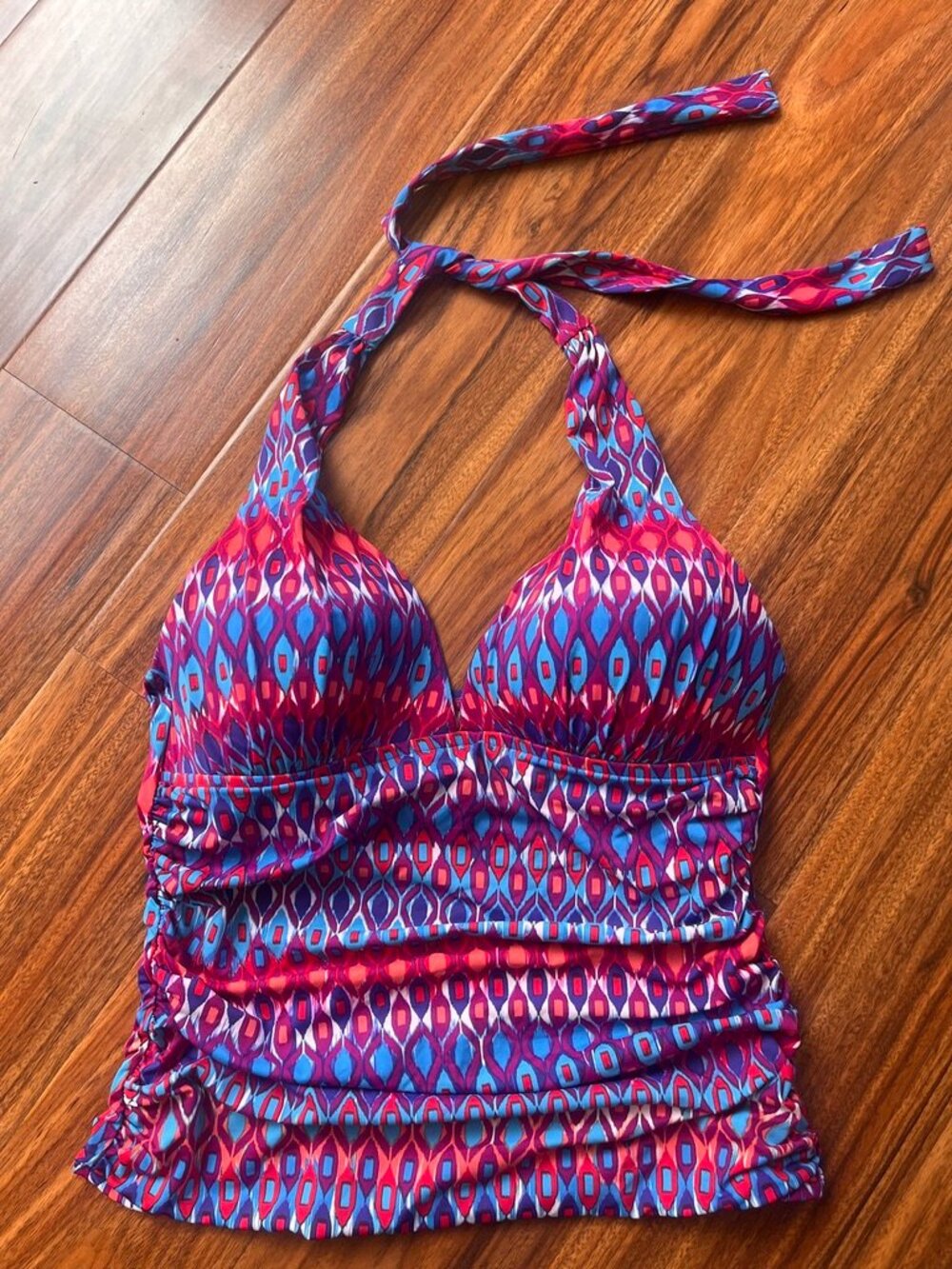 EUC La Blanca Island Goddess Halter Tankini Top Multi Geo Sunset 8
